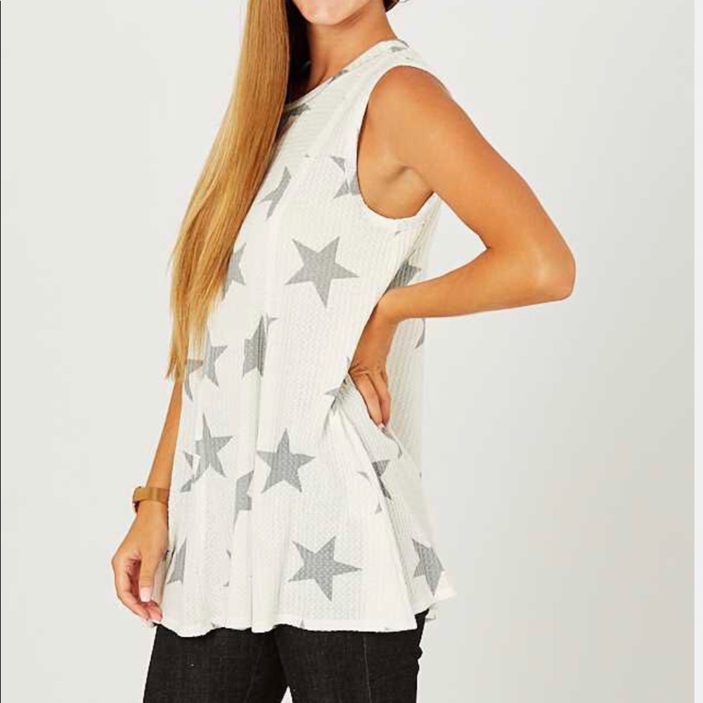 Stretchy knit tank top w/ stars